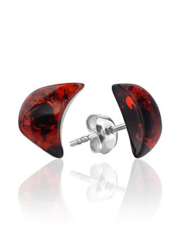 Серьги-пусеты с натуральным янтарем Вишневые полумесяцы