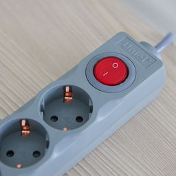 S-GSU5-3 GREY Cетевой фильтр серии Universal, 3м (Пвс 3*0,75), 5 гнезд, с/з. 10А. Защита от перенапряжения, короткого замыкания. TM Uniel.