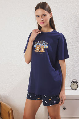 Trendyolmilla Lacivert %100 Pamuklu Ay?c?k ve Galaksi Desenli Uyku Bantl? Sortlu Orme Pijama Tak?m? THMSS25PT00360  фото 2