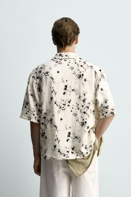 CAMISA RELAXED FIT ESTAMPADO FLORAL / Blanco roto