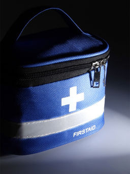 Косметичка-аптечка на молнии, на подкладке, с ручкой, с принтом Firstaid, синяя - Simaland фото 2