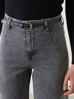 Beli Kemerli Wideleg Kad?n Jean Pantolon