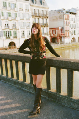 DIAMOND PATTERN KNIT CARDIGAN