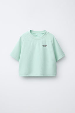 CAMISETA TEXTO RELIEVE CONTRASTE / Verde claro