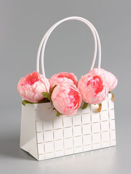 Цена за 10 шт. Сумка переноска для цветов, влагостойкая, белая, с тиснением, 22×10.5×13.5±5% см