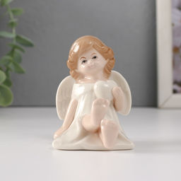 Фигурка керамика Девочка-ангел в белом платье с сердцем сидит, 6.5?5?7 см