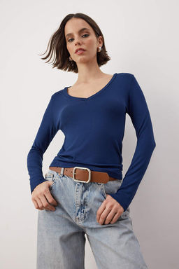 Lacivert Yumusak Kumasl? V Yaka Fitted/Vucuda Oturan Esnek Orme Bluz TWOAW24BZ00050
