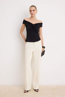 Siyah Gul Detayl? Fitted/Vucuda Oturan Esnek Orme Bluz TWOSS25BZ00041