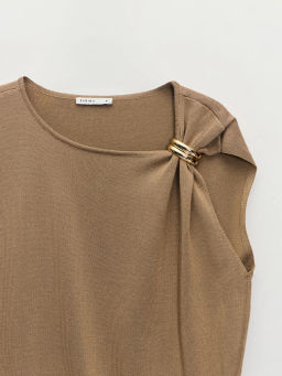 Вязаный топ с брошью ZR2605023305-63 / Zarina