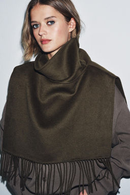 SHORT WOOL FRINGED CAPE