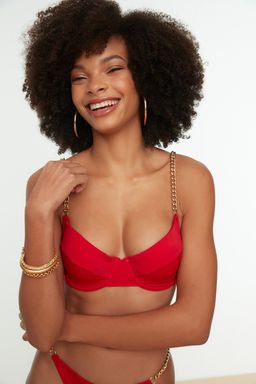 TRENDYOLMILLA K?rm?z? Balkonet Zincir Aksesuarl? Bikini Ustu TBESS22BU0047