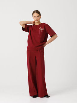 Комплект из футболки и брюк