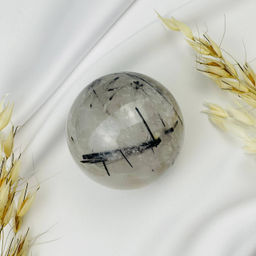 Шар из Кварца с включением Турмалина