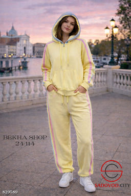 Женский костюм спортивный