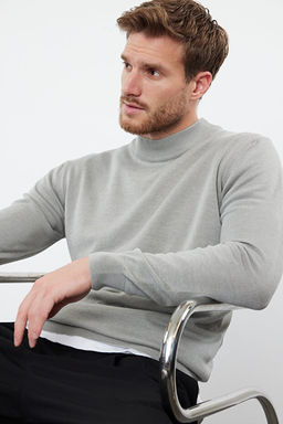 Gri Slim Fit Pamuklu Bal_k__ Yaka Basic Triko Kazak TMNAW25KZ00001
