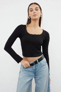 Trendyolmilla Siyah Kare Yaka Dantel Detayl? Crop/K?sa Orme Bluz TWOAW25BZ00007  фото 6