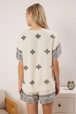 Trendyolmilla Ekru Etnik Desenli Viskon Sortlu Dokuma Pijama Tak?m? THMSS25PT00426  фото 4