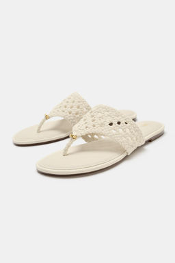 SANDALIA PLANA TRENZADA / Blanco Crudo
