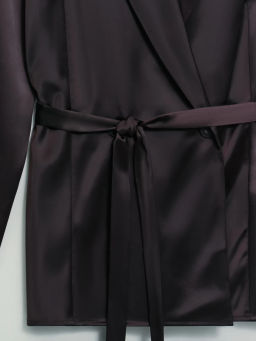 Атласная блузка с отложным воротником и поясом / Zarina