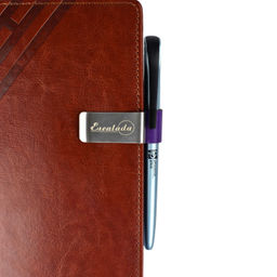 Петля-держатель для ручек арт.47936/50 САРИФ ФИОЛЕТОВЫЙ (20х65, выполнена из полиуретана, металлический зажим для прочной фиксации петли-держателя, бандероль + ПЭТ-пакет)