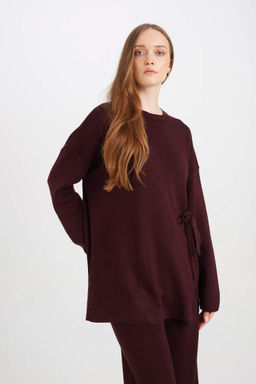Женский однотонный трикотажный свитер-туника стандартного кроя с круглым вырезом и завязками по бокам - Defacto фото 4