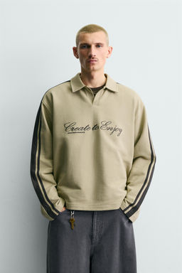 SUDADERA BOXY FIT BORDADOS BANDAS / Tostado