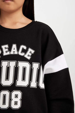 Черный свитшот с надписью Relax Fit и круглым вырезом для девочек - Defacto фото 4