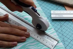 Gamma RAM-01 Линейка универсальная алюминий 30 см х 3.5 см в чехле с нескользящим покрытием Non-Slip