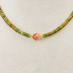 Колье из Унакита и Солнечного камня 38 см +