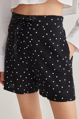 Siyah Rahat Kesim Kusakl? Puantiyeli Sort & Bermuda TWOSS25SR00008