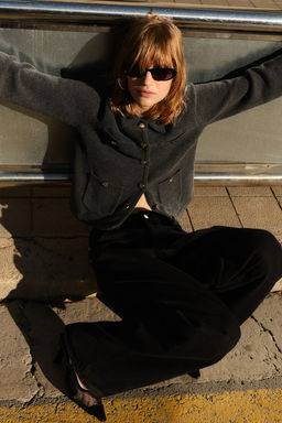 Cardigan con cuello camisero y bolsillos