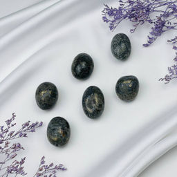 Галтовка из Пирита замещённая агатом