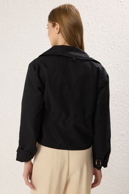 Trendyolmilla Siyah C?kar?labilir Parca Detayl? Beli Lastikli Regular K?sa Trenckot TWOSS25TR00003 фото 4