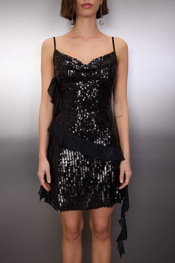 Siyah Duz F?rf?rl? Detayl? Payet K?sa / Mini Astarl? Elbisesi TPRAW26EL00094