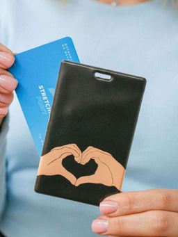 Держатель для карт Heart in my hand (6,5 х 10,4 см)