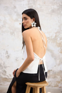 Beyaz Regular Keten Gorunumlu Halter Yaka Regular Yelek TWOSS25YE00096