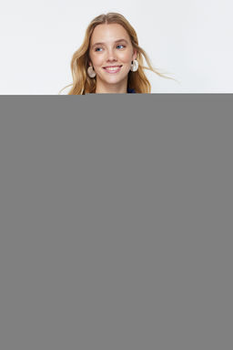 Trendyolmilla Siyah Yaka Detayl? Regular/Normal Kal?p Orme Orme Bluz TWOSS24BZ00194 фото 9