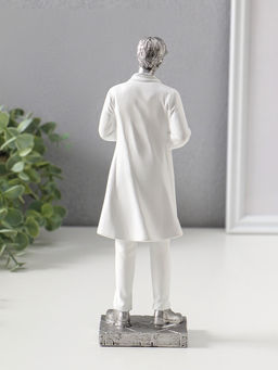 Сувенир полистоун "Мужчина-доктор в белом халате с медицинской картой" 25,5 см