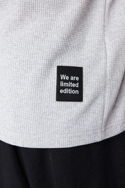 TRENDYOL MAN Siyah Oversize/Genis Kesim K?sa Kol Cepli Etiket Detayl? T-Shirt TMNSS23TS00077 - Trendyolmilla фото 33