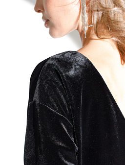 Платье прямое из мягкого бархата с V-образным вырезом на спине - Vilatte фото 3