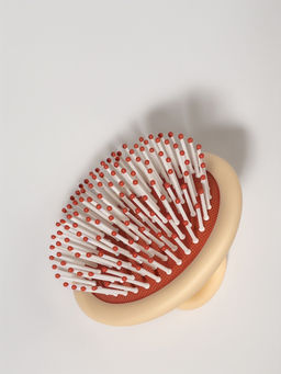 Расчёска массажная, компактная, 8×6.5 см, бежевая