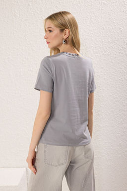 TRENDYOLMILLA Gri %100 Pamuk Regular/Normal Kal?p Slogan Bask?l? Basic Dik Yaka Orme T-Shirt TWOAW20TS0099  фото 4