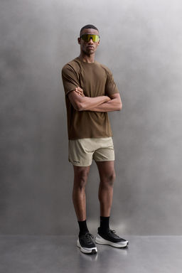 PERFORATED STRUCTURE T-SHIRT