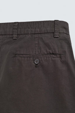 BERMUDA REGULAR FIT PLIEGUES / Marr?n