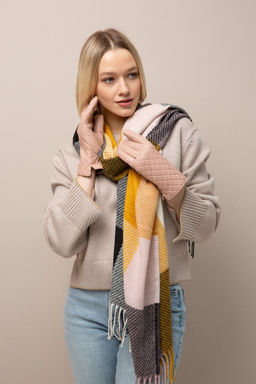 Палантин с классическим клетчатым принтом - Модные истории фото 7