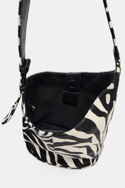 ASYMMETRIC SOFT LEATHER MINI BUCKET BAG - Zara фото 6