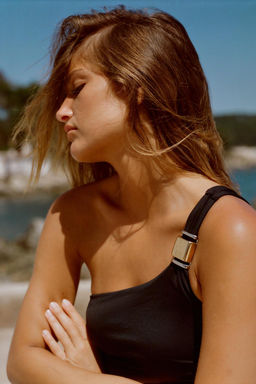 ASYMMETRIC CUT-OUT SWIMSUIT WITH SHOULDER DETAIL - Zara фото 2