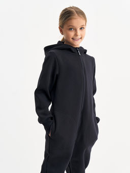 Черный комбинезон с наколенниками для мальчика