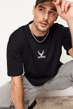 Siyah Oversize/Geni_ Kesim Geyik Nak__l_ %100 T-Shirt TMNSS24TS00055