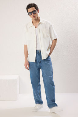 TRENDYOL MAN Beyaz Boxy Fit Orme K?sa Kollu Yazl?k Gomlek TMNSS25GO00035